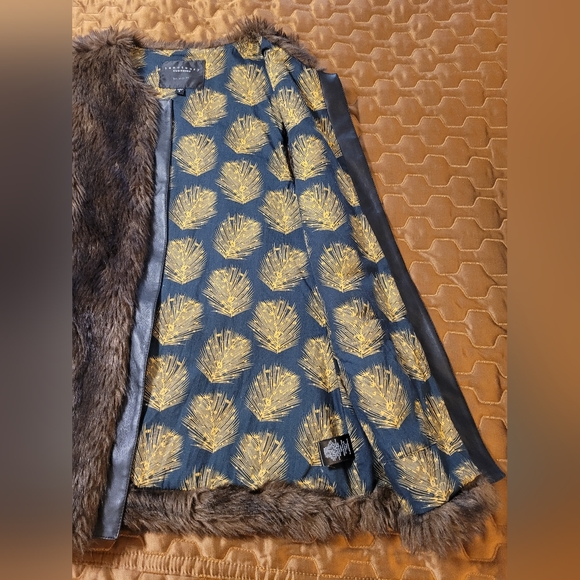 Sanctuary Brown Lightweight Faux Fur Vest, Size: S - Picture 4 of 7